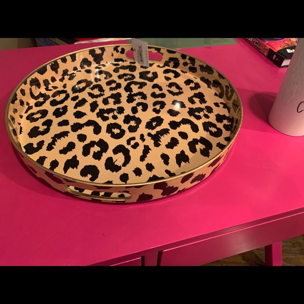 8 oak lane leopard accent round tray